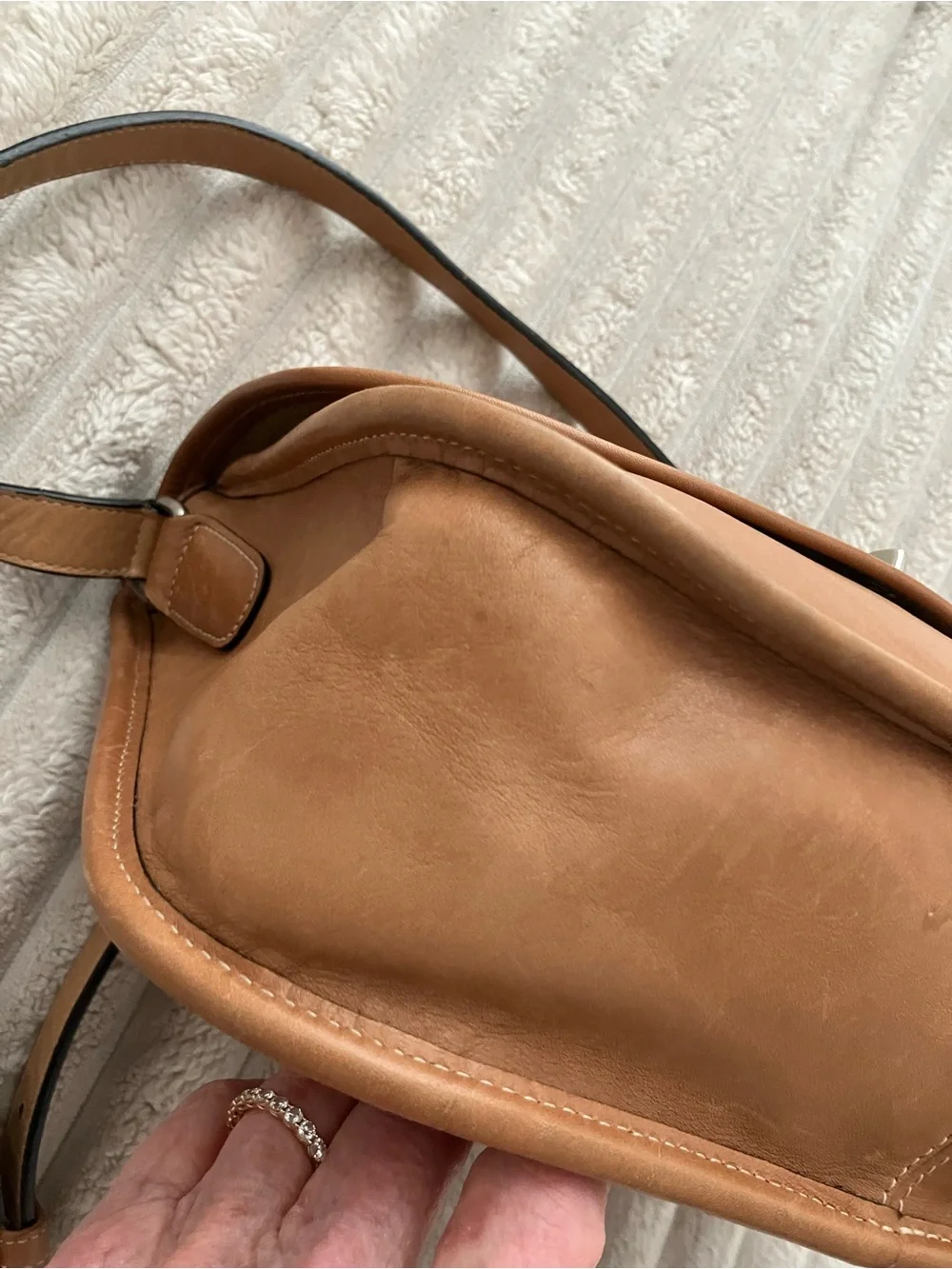 Vintage Coach City Bag 9790 British Tan Glove Tanned Leather Crossbody USA
